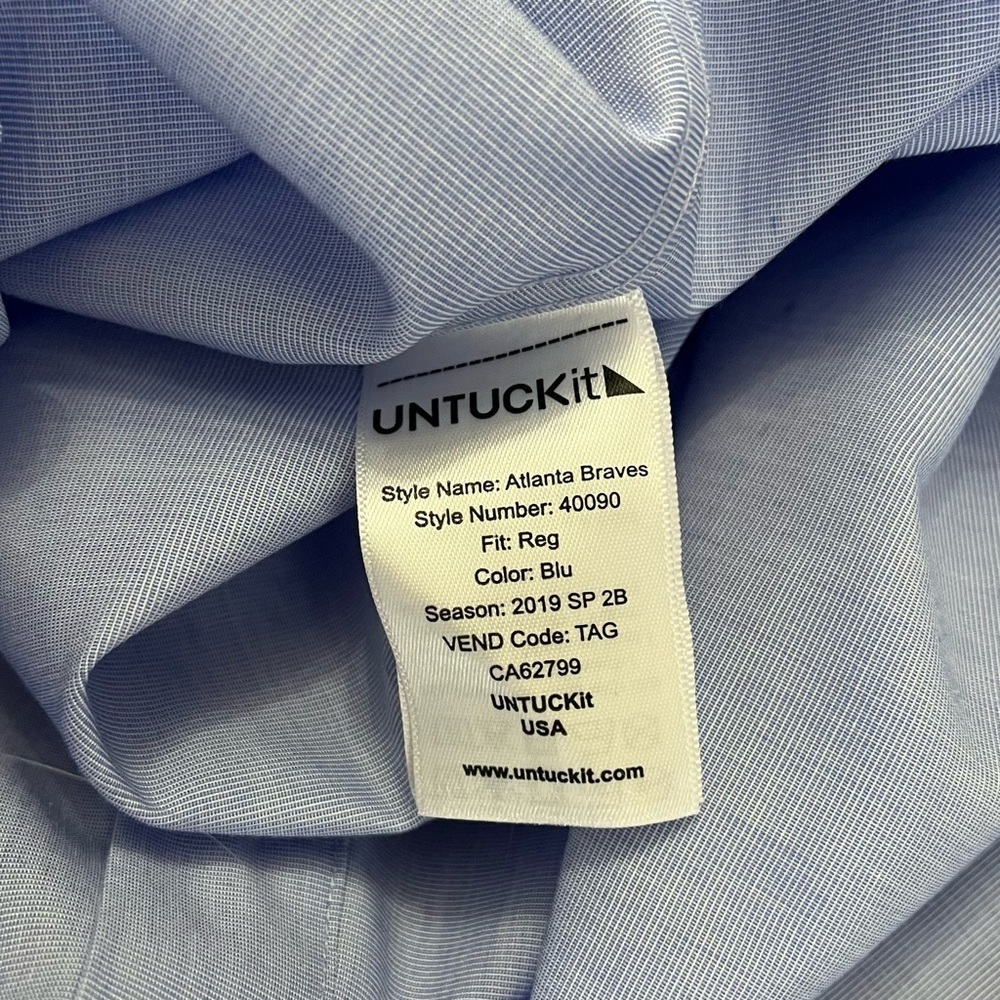 🌟 UNTUCKit Atlanta Braves Button Down Shirt – Men’s XL ⚾ Classic | Baseball - Picture 11 of 12